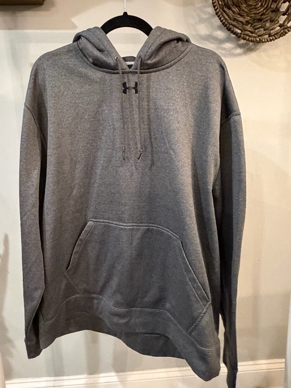 Under Armour Men’s Charcoal Gray Pullover Hoodie size large
